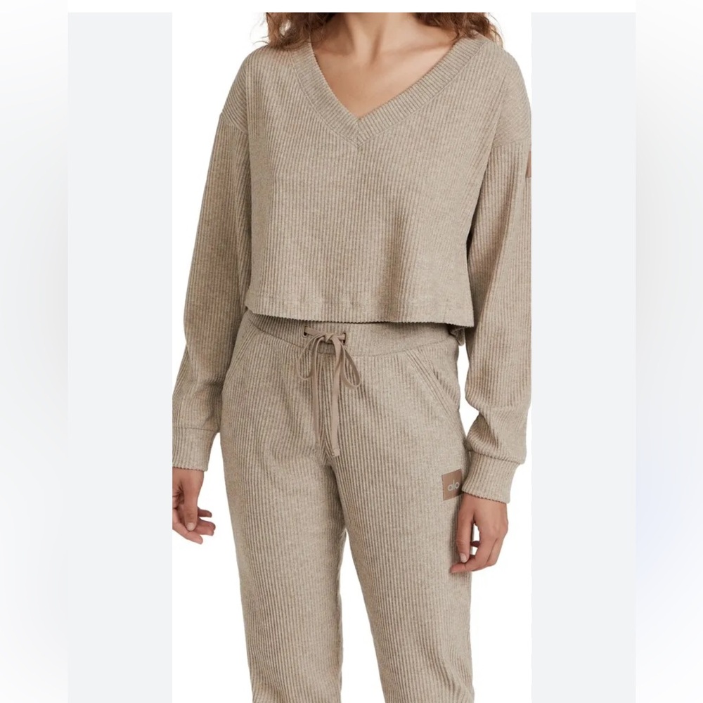 Alo Yoga Muse Ribbed V Neck Pullover & Jogger Set